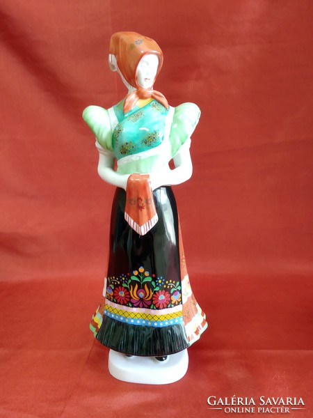 Népviseleti porcelánfigura 30cm