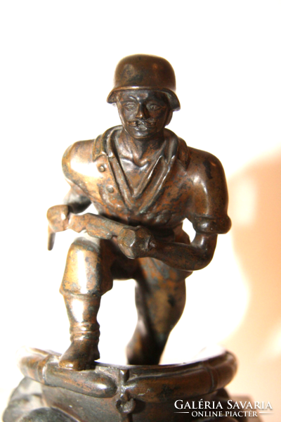 Bronz katona szobor,  márvány talpon