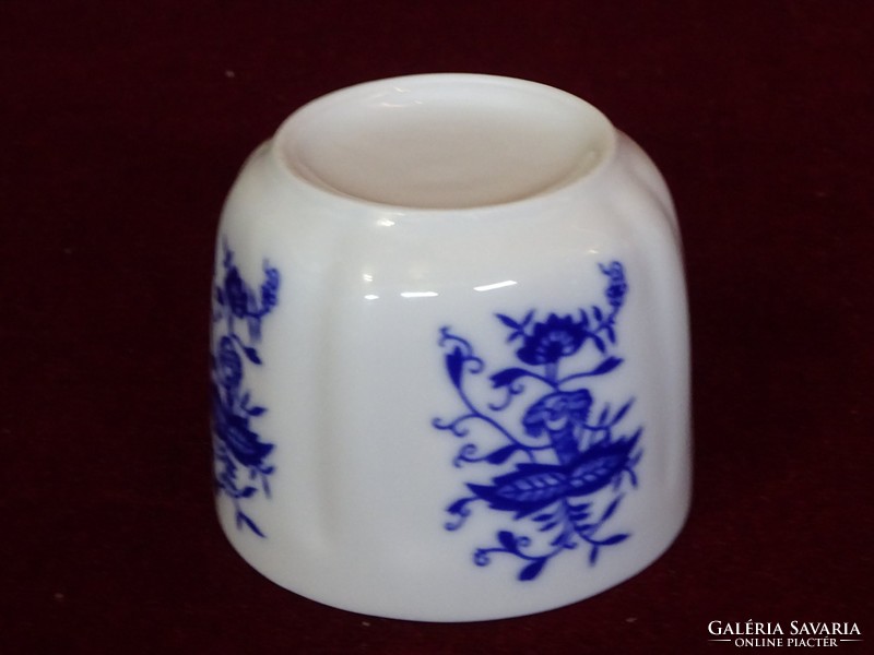 Cobalt blue onion pattern cup, 6 cm high, 7.5 cm diameter. He has!