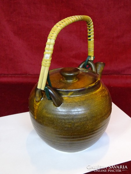 Ceramic teapot, largest diameter 15 cm, height 14 cm. He has!