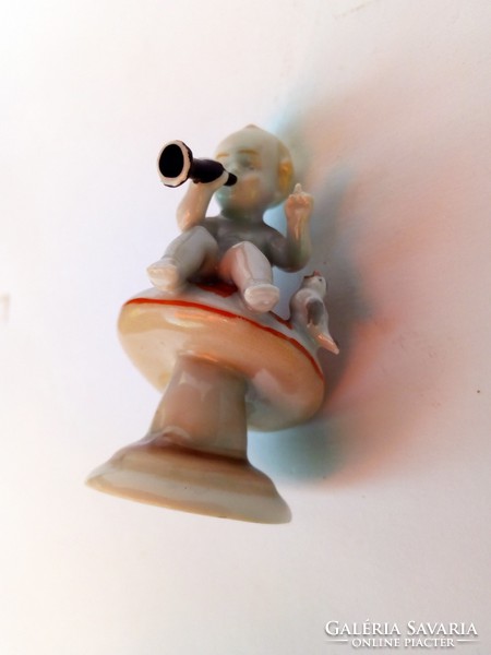 Nagyon ritka Wallendorf miniatúra Babszem Jankó gombás kisfiú 