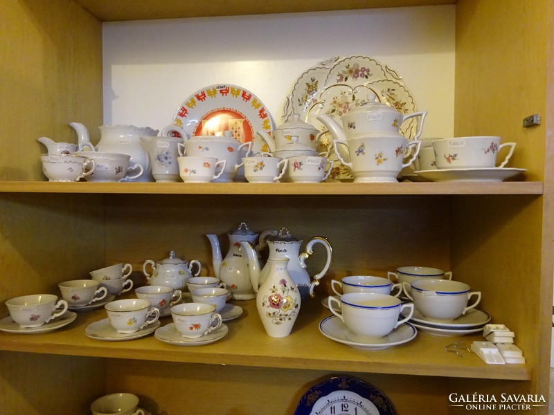 Alföldi porcelán teás készlet, négy csésze alátéttel + teakiöntő.  Vanneki!