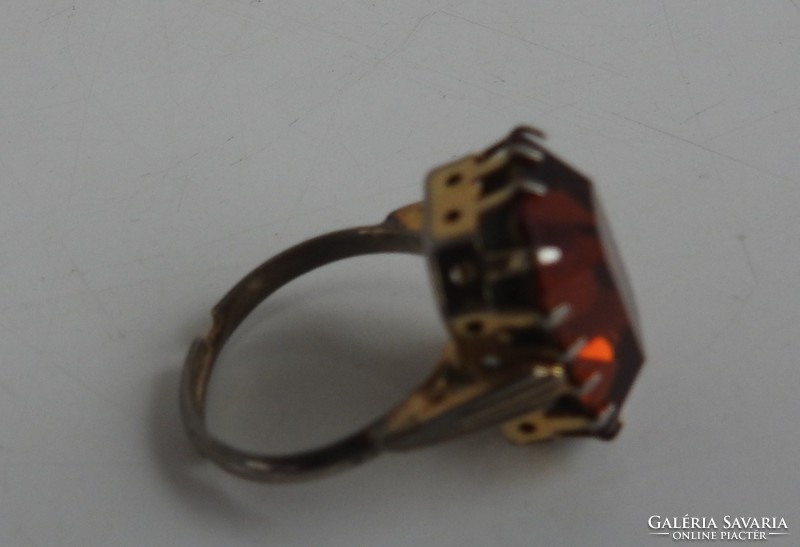Ring with ruby-colored giant stones
