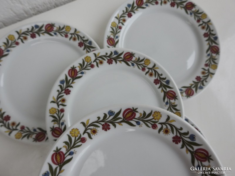 Lilien virágmintás tányér