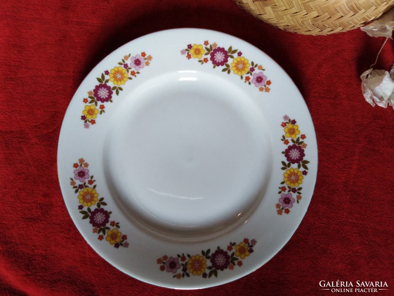 Zsolnay tányér (nem Alföldi)  süteményes pótlásnak, jelzett ritka mintázattal, hibátlan