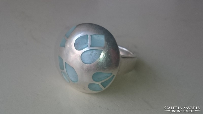 Ezüst gyűrű halvány kék gyöngyházberakással díszítve 925 