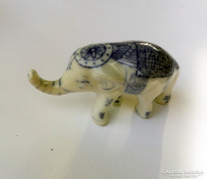 Szerencsehozó porcelán elefánt 
