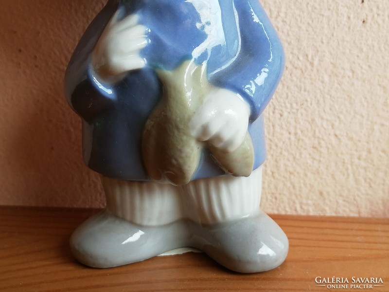 Cukorpofa kisfiú hallal :)  antik porcelán figura sorszámott jelzés nélkül