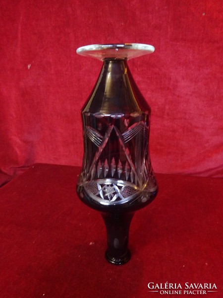 Lead crystal burgundy vase, 29 cm high. In the shape of a wine bottle. He has!