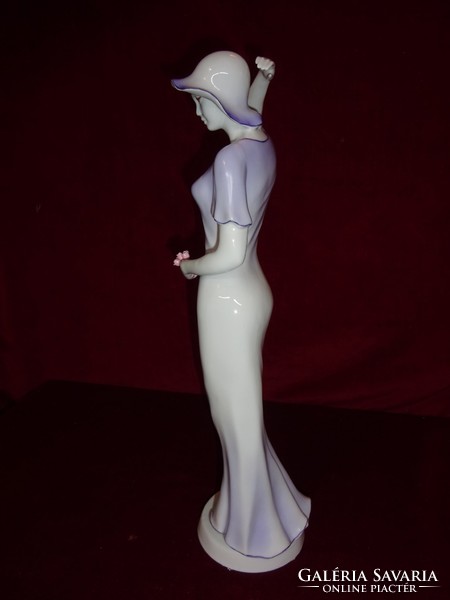 Hollóházi porcelán figurális szobor, lila ruhás hölgy, 42 cm magas. Vanneki!