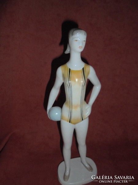 Hollóházi porcelán labdás női figura ritka dekorral