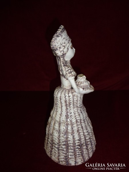 Porcelán figurális szobor, tortát tartó hölgy, 28 cm magas. jelzés a belsejében JM. Vanneki!
