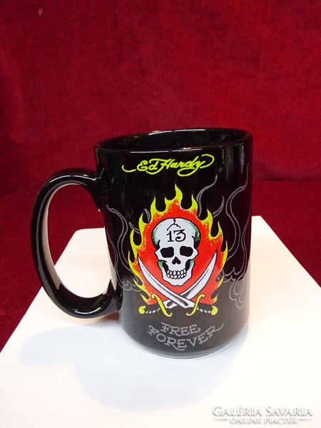 Ed hardy - tattoo artist - 1/2 liter black mug. 