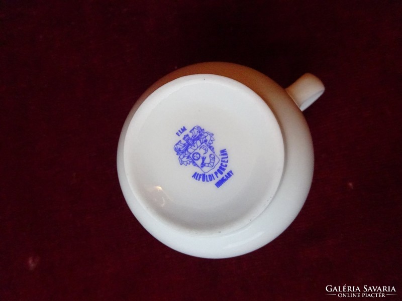 Lowland porcelain milk spout, 8 cm high. He has!