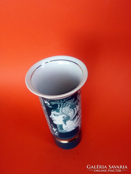 Száz Endre által tervezett Hollóházi jelzett, porcelán váza