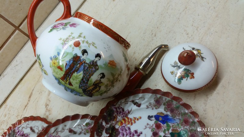 Gyönyörű keleti mintás teás kancsó, 3 db fodros szélű tányérral  eladó!