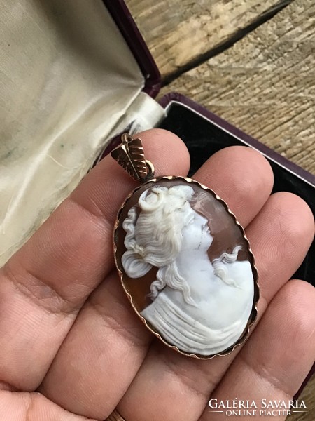 Antique gold pendant with carved shell cameo