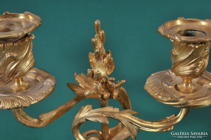 Francia aranyozott bronz gyertyatartó pár, 19. sz
