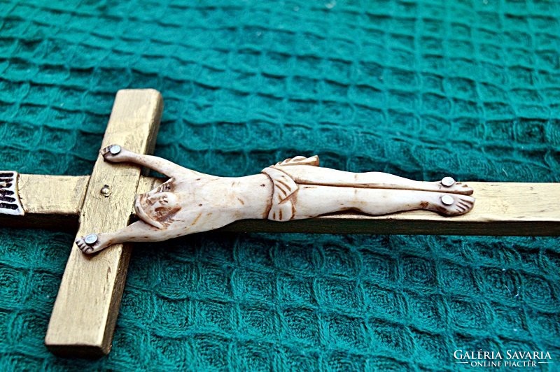 20. Antique, bone of Jesus Christ 9.5 Cm, 25cm gold-plated crucifix, cross. 1780th