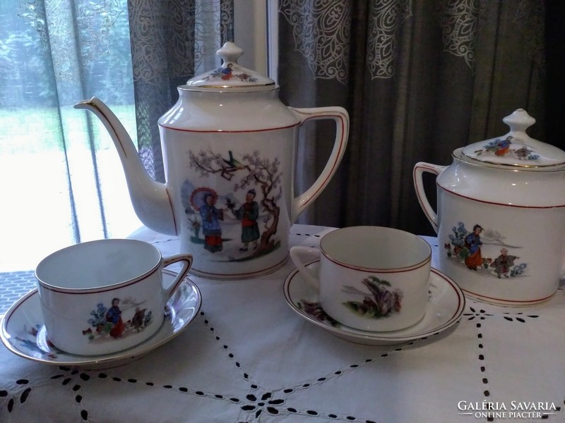 T unión tea set for two, with Japanese motifs