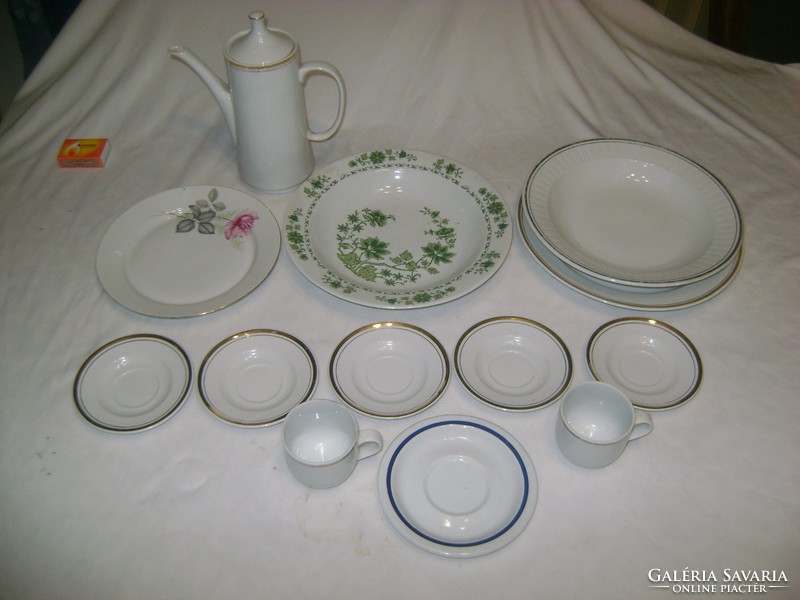 Alföldi porcelánok csomagban - kiöntő, tányérok, kistányérok, csészék