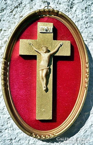 10. Antik, CSONT Jézus Krisztus (5cm), kereszt, Korpusz, feszület, 15 cm-es fa keretben!