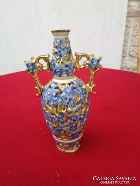 Fischer's ceramic vase is beautiful!