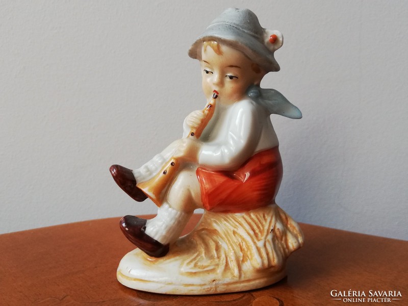 Furulyázó kisfiú, antik kézzel festett jelzett porcelán