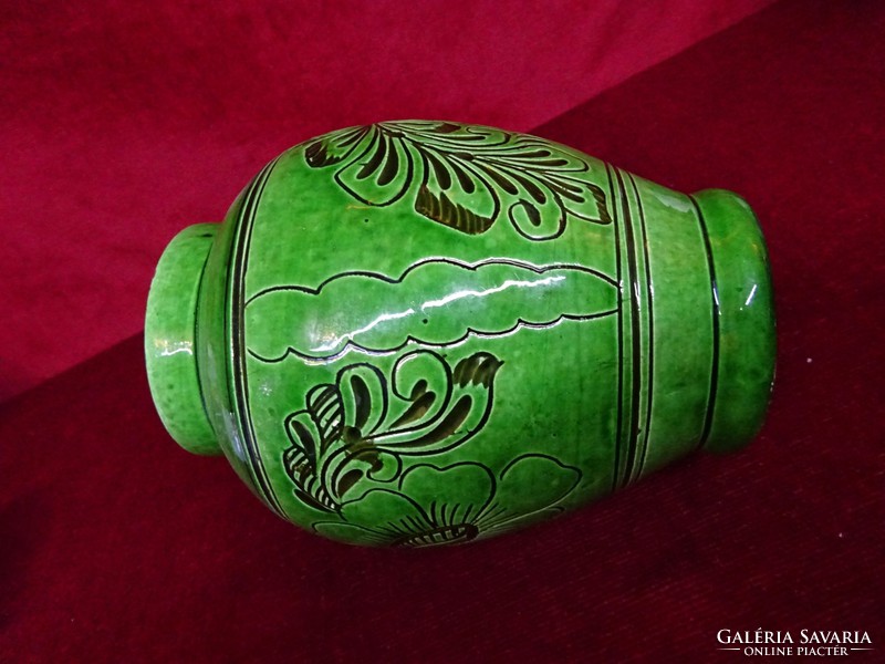 Green ceramic vase, 15 cm high, printed pattern. He has!