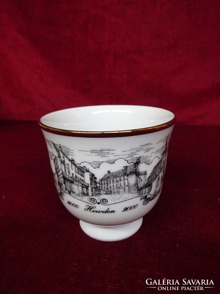 An English porcelain teacup depicting the city of Howden from 2000. He has!