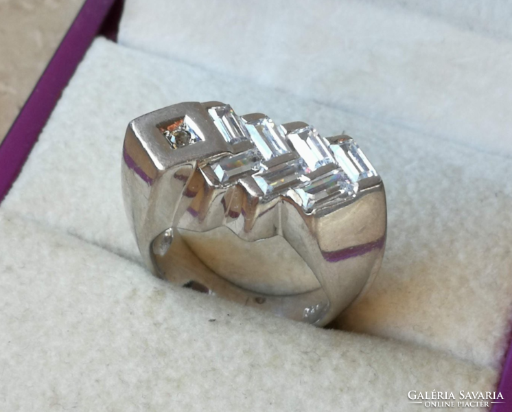 Modern, special design silver ring with brilliant gemstones
