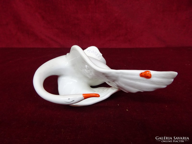 Arpo porcelain, beautiful swan, size 10.5 x 10.5 cm. He has!