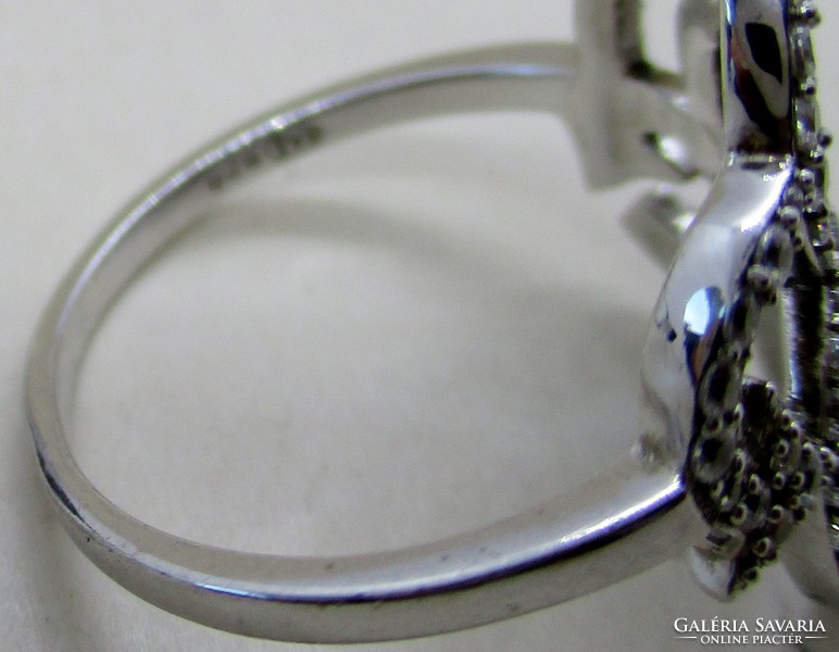 Gyönyörű ezüst gyűrű káprázatos  kristályokkal új