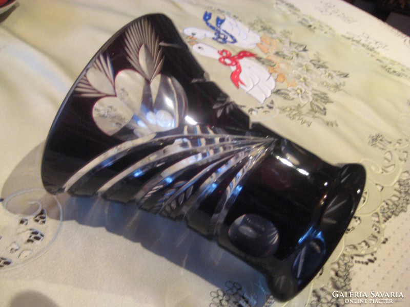 Ólomkristály váza  , sötét bordó , csiszolt  a hatvanas évekből  , 18 cm