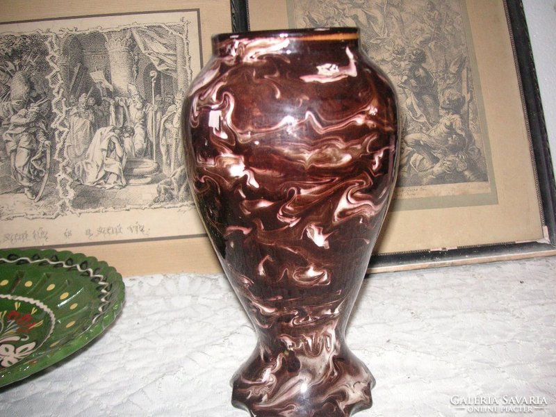HMV tányér és váza , ami 1934 ben készült