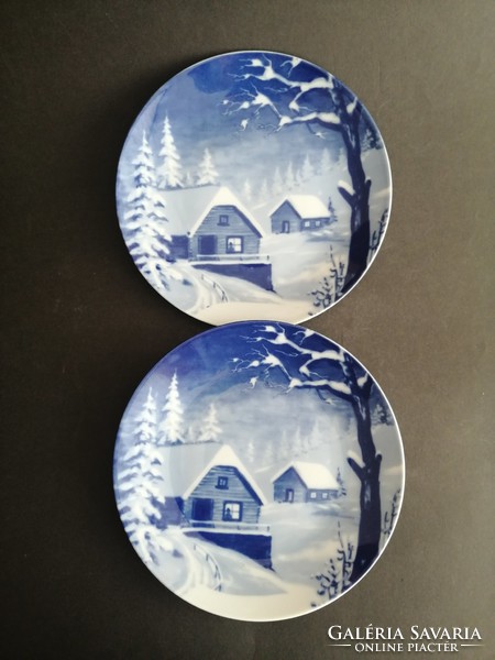 Fine chine lichte cobalt blue porcelain plates with winter landscape