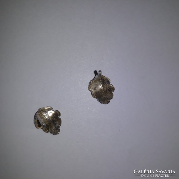 Leaf-shaped silver earrings