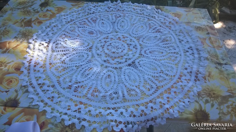 Beautiful round ribbon-crocheted tablecloth, diameter 70 cm