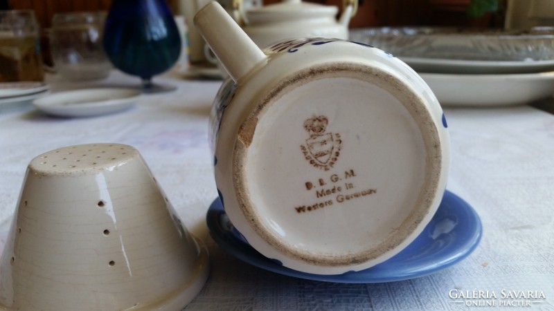 Antik,német kerámia teás csésze, szűrővel eladó!