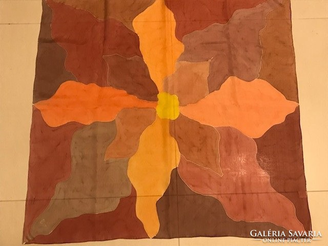 Selyemkendő kézzel festve a bézs, mályva, narancs pasztell árnyalataival, 85 x 90 cm