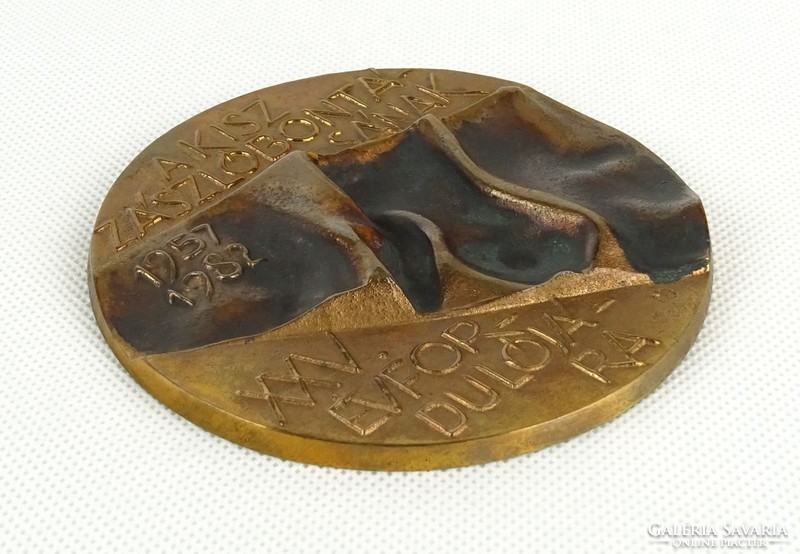 1A124 KISZ jelzett bronz plakett 1982 9.5 cm