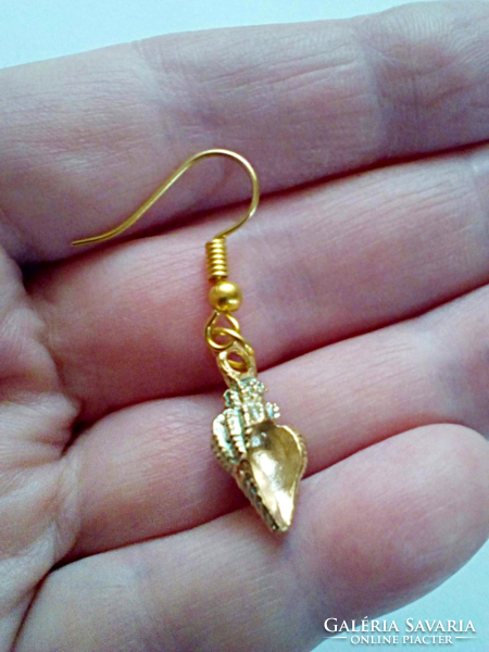 18K arannyal bevont, türkiz színű tengeri csiga fülbevaló