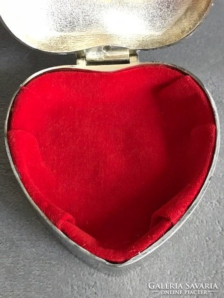 Ezüstözött, szív alakú ékszeres doboz, nagyméretű
