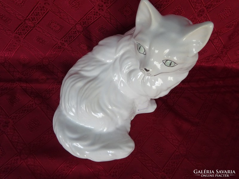 Porcelain, white, large kitten, height 25 cm, length 24 cm. He has!
