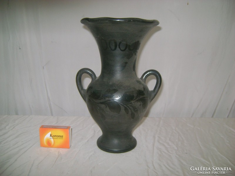 Fekete kerámia váza  - Hmv. G.Z." jelzéssel