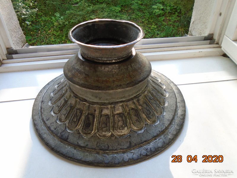 Antique spectacular Ottoman répoussé tinned base copper deep bowl
