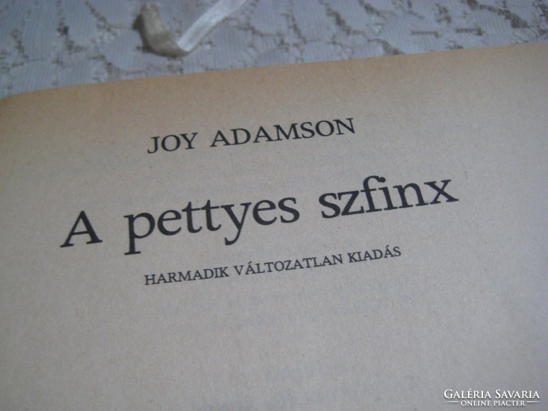 Joy  Adamson  :  A pettyes szfinksz    1987   . 240 oldalon  .  Új állapot !!