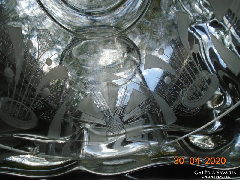 Szecessziós savmaratott mintákkal, kézműves üveg váza