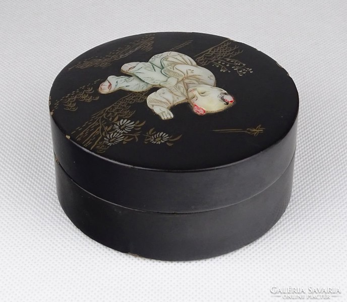 1A292 Régi fekete kínai kagyló berakással díszített lakkdoboz 9 cm
