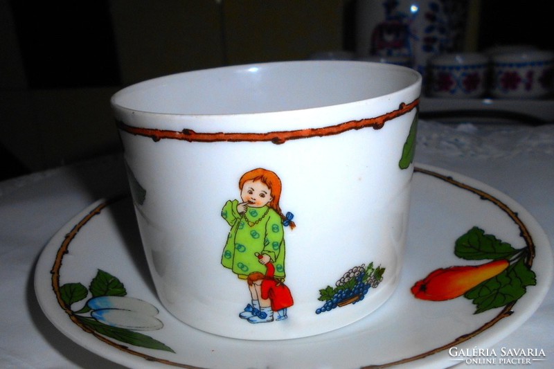 MZ.  porcelán kislány és gyümölcs mintás teás csésze és csészealj